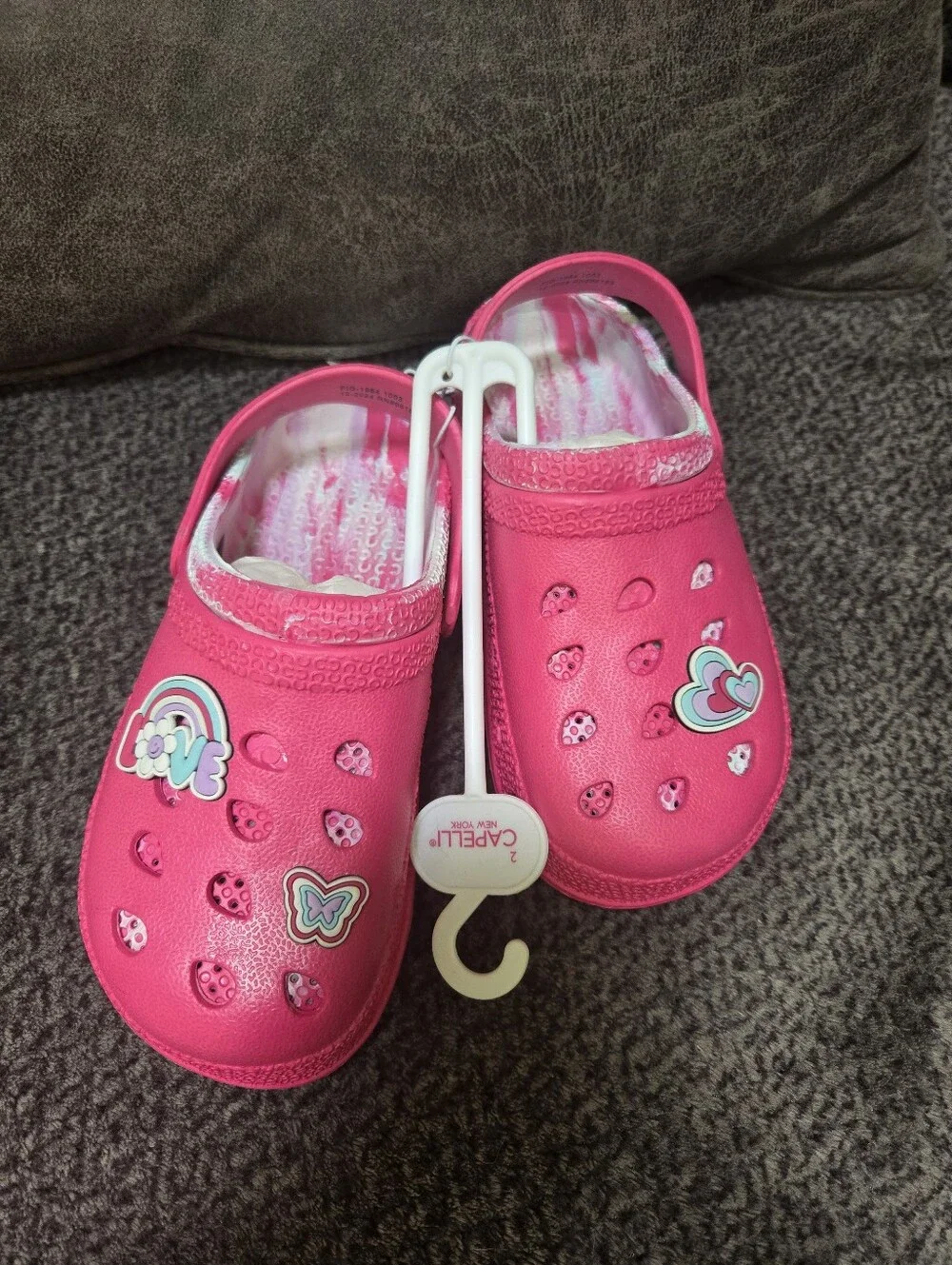 CROC style Kids Bright Pink Clog  NWT with Heart & Rainbow Jibbitz